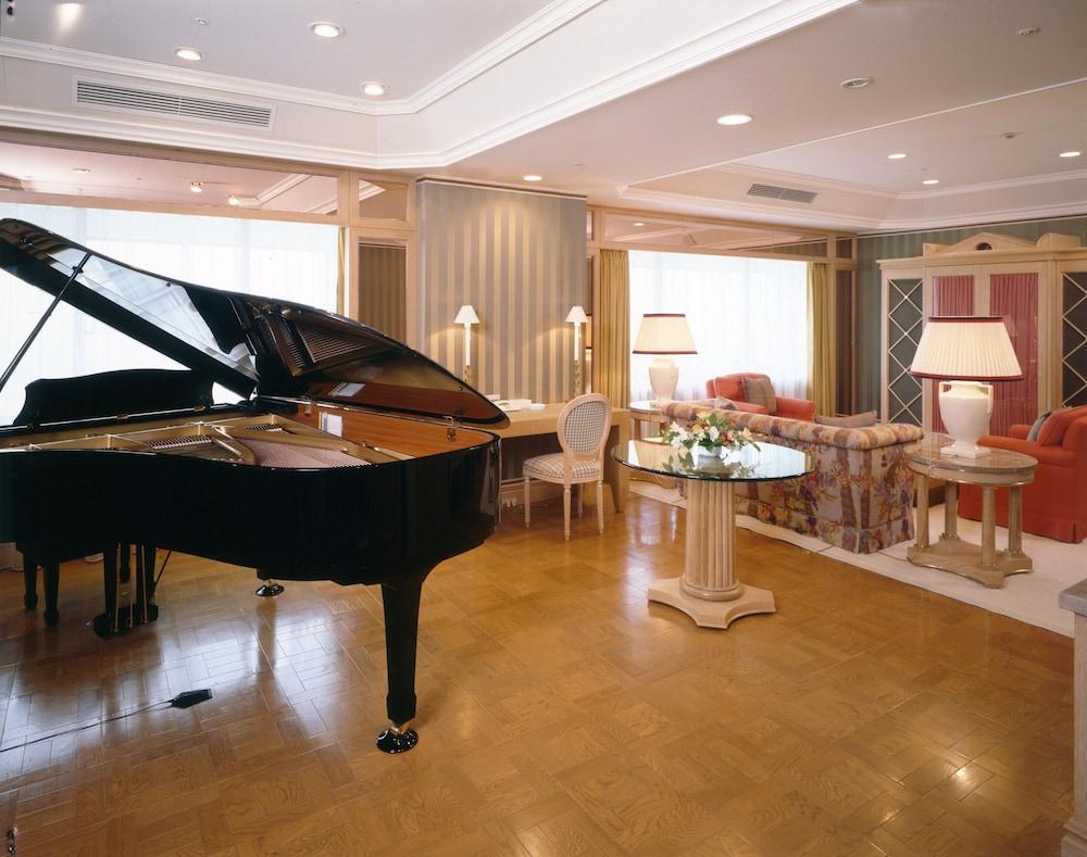 Okura Act City Hamamatsu Eksteriør billede A piano in a hotel suite