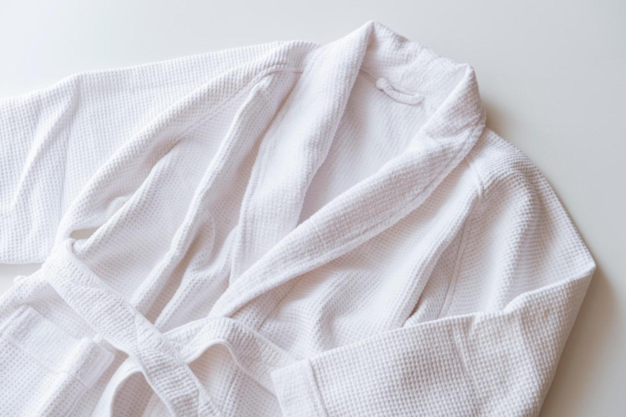 Okura Act City Hamamatsu Værelse billede A white bathrobe