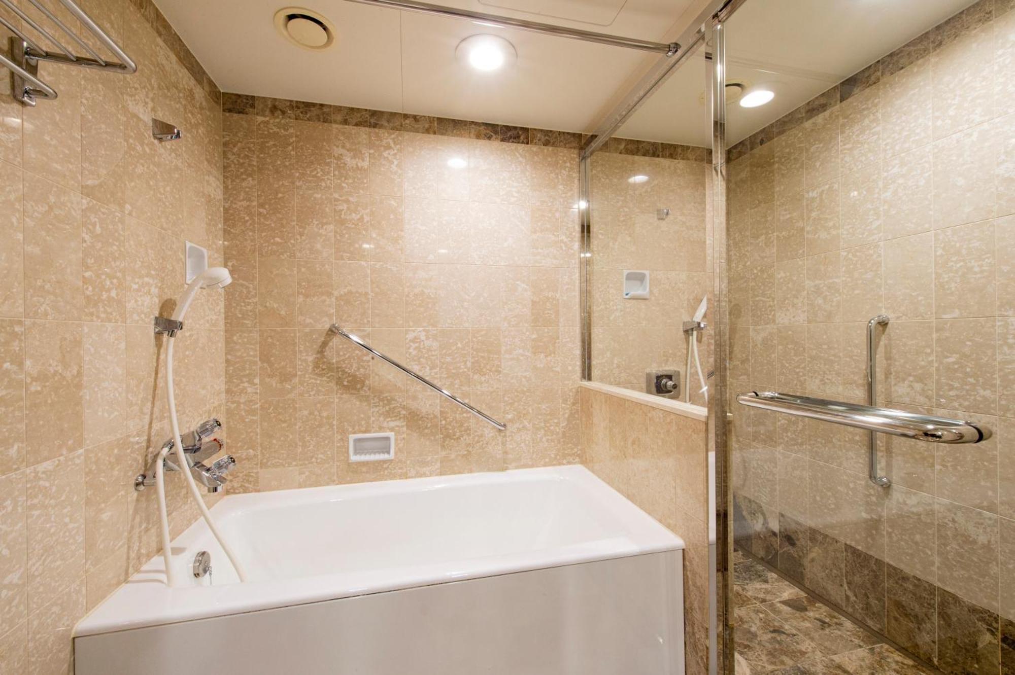 Okura Act City Hamamatsu Værelse billede A modern Japanese bathroom